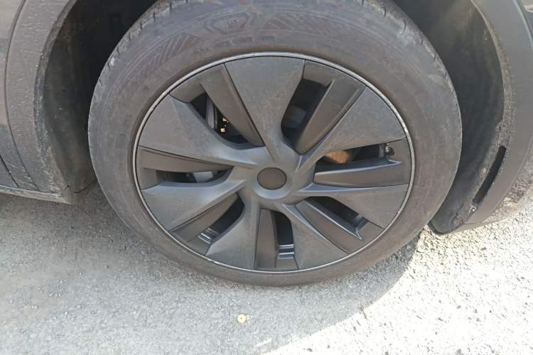 Used Tesla Model Y 2024 Rear-Wheel-Drive Version Right Front Wheel Hub