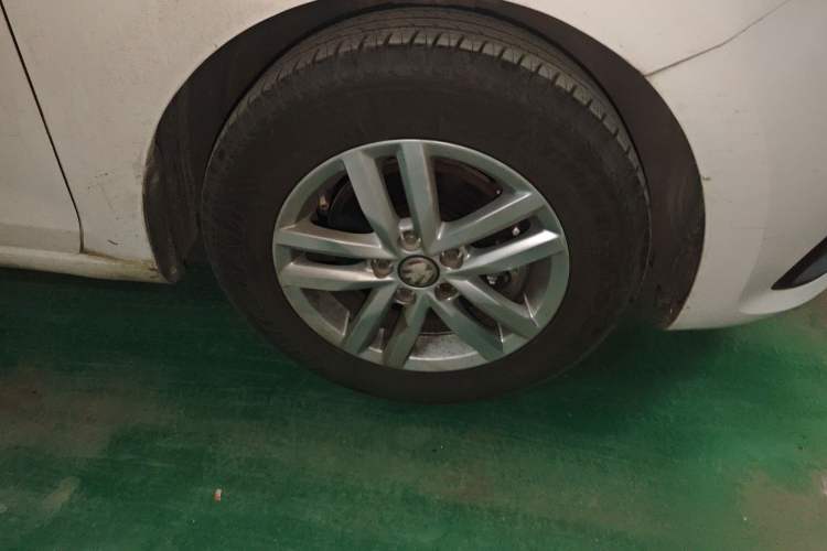 Used Volkswagen Santana 2016 1.4L Manual Fashion Edition Right Front Wheel Hub