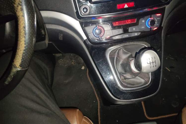 Used Haval H6 2015 Sport Edition 1.5T Manual Two-Wheel Drive Elite Model Gear Lever