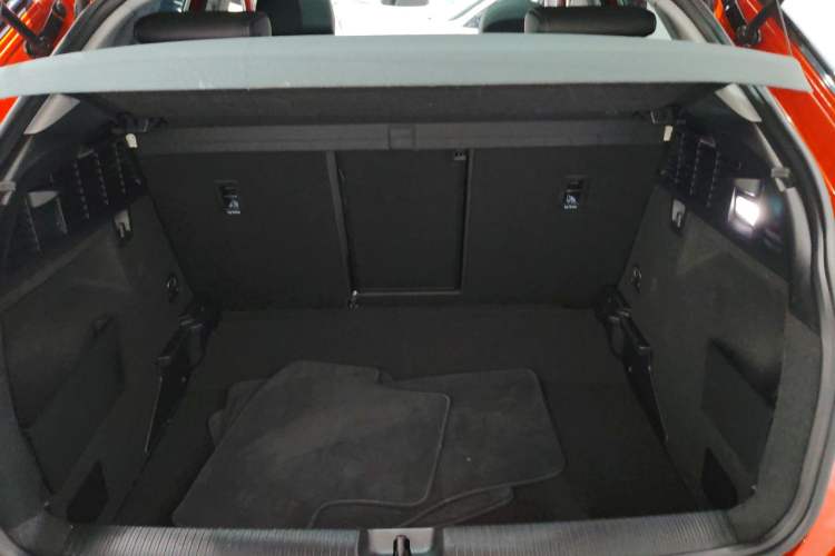 Used Audi Q2L 2021 35 TFSI Fashionable and Elegant Model Trunk