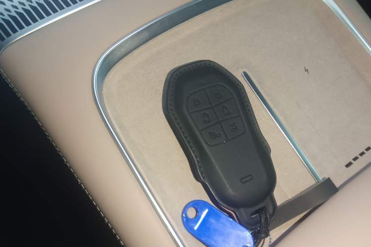 Used XPeng X9 2025 740 Ultra-Long Range Max
