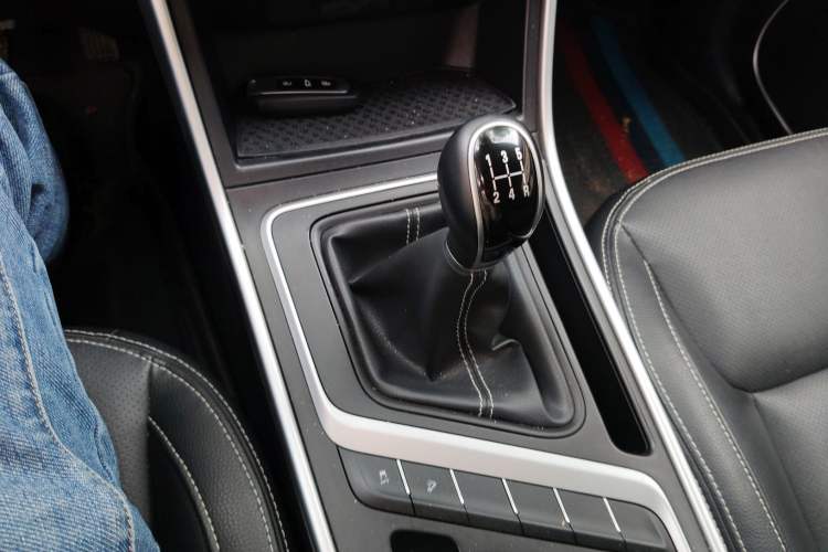 Used Geely Auto Vision X6 2018 1.8L Manual 4G Connect Luxury Edition Gear Lever