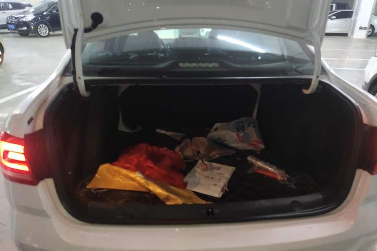 Used Volkswagen Lavida 2015 1.6L Manual Comfort Edition