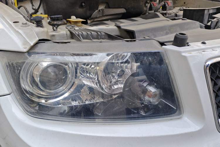 Used Jeep Compass 2014 2.4L four-wheel drive sport version Right Front Headlight
