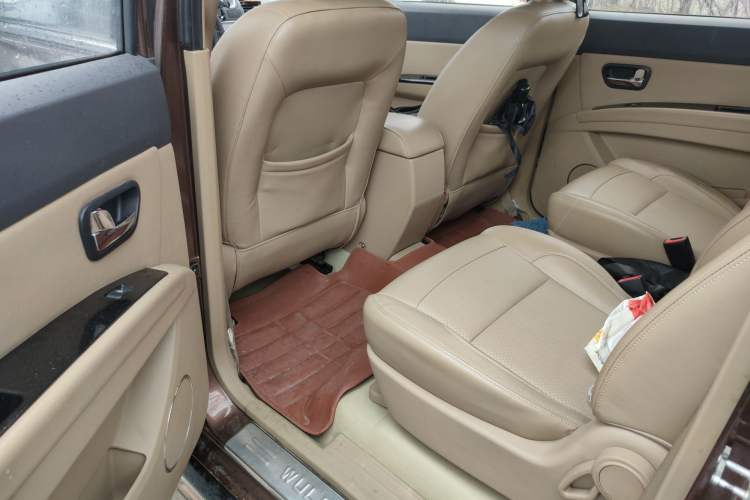 Used Wuling Hongguang 2014 1.2L S Comfort Model China IV