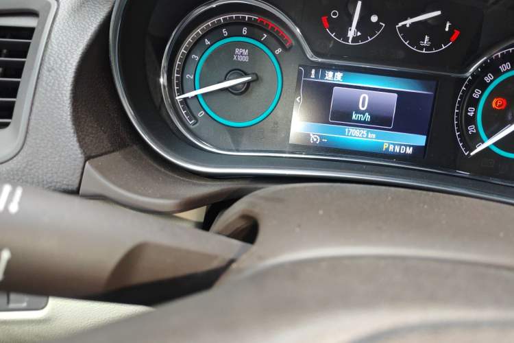 Used Buick Regal 2015 2.0L Elite Fashion Edition Odometer Close Up