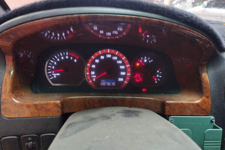 Used FORTHING Lingzhi 2013 M5 Q3 2.0L 7-seat Long-wheelbase Luxury Model