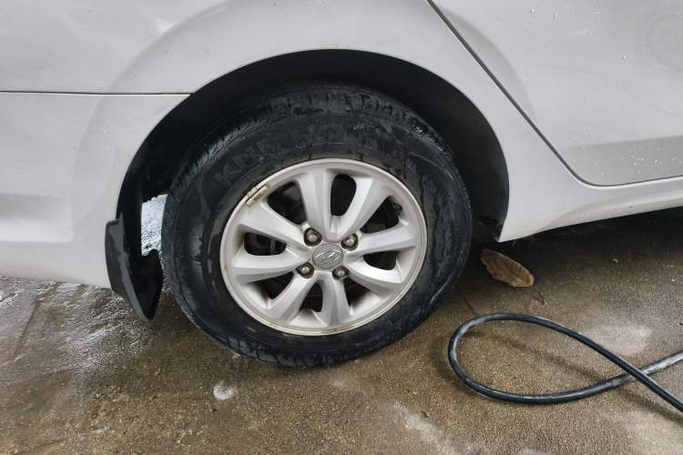 Used Hyundai Verna (older generation) 2017 1.4L Manual Colorful Skyroof Version China V Standard