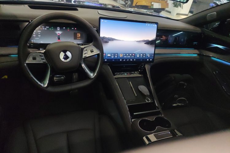 Used Denza Z9 2024 1100 km All-Wheel-Drive Ultra Version
