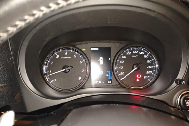 Used Mitsubishi Outlander 2019 2.4L 4x4 Zhi Xiang Edition 7 Seats China V Emission Standard
