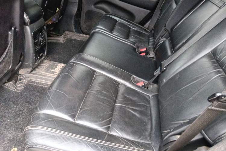 Used Jeep Grand Cherokee 2015 3.0L Comfort Navigation Edition Left Rear Seat