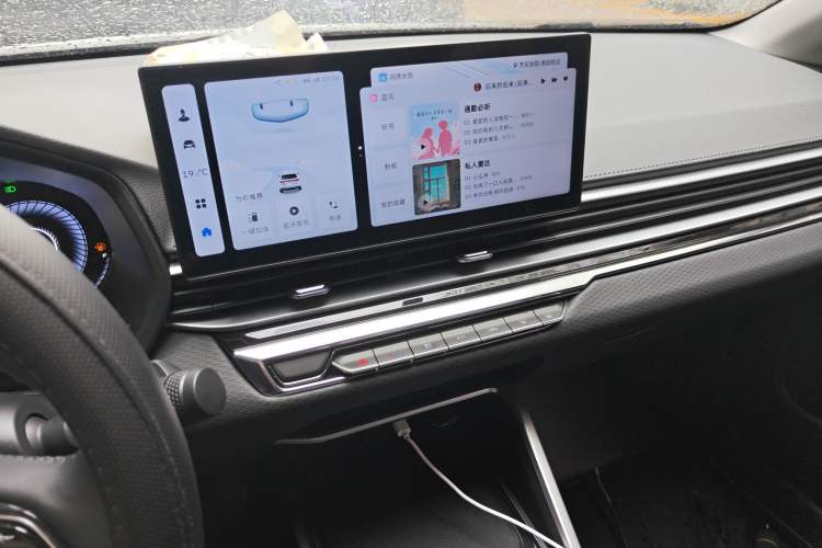 Used Geely Auto Emgrand 2023 4th Generation Champion Edition 1.5L Manual Luxury Model Audio And AC Panel