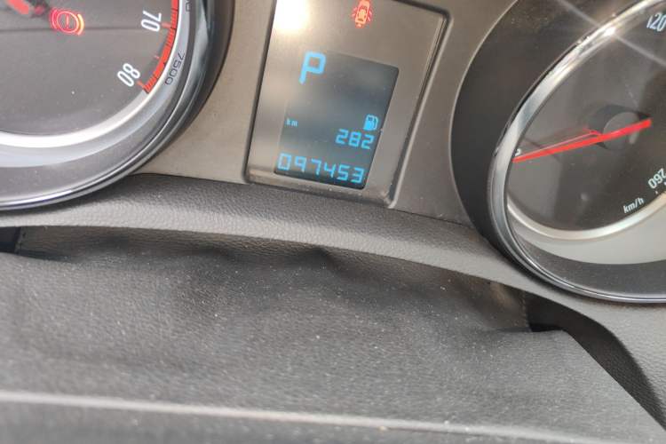 Used Buick Encore 2015 1.4T Automatic Two-Wheel Drive Urban Elite Version
