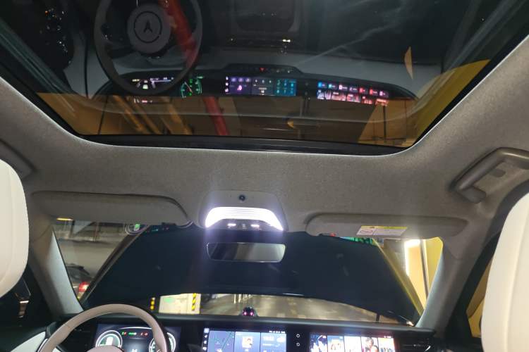 Used VOYAH FREE 2025 318 259 km All-Wheel-Drive Exploration Edition