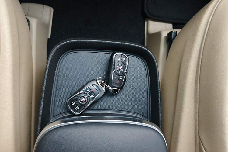 Used Buick GL8 2022 ES Landtrek 653T Luxury Edition