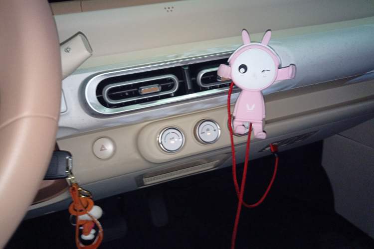 Used Wuling Hongguang MINIEV 2024 3rd Generation 215km Youth Edition Audio And AC Panel