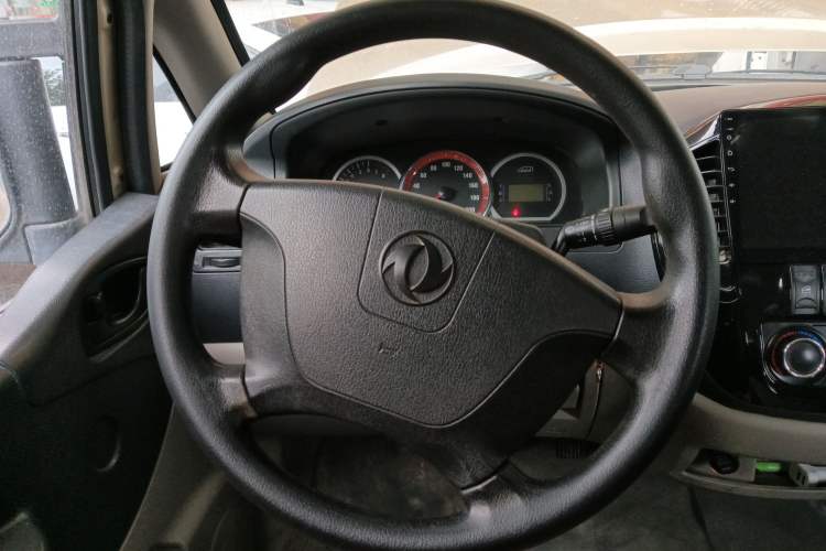 Used FORTHING Lingzhi 2015 M5 Q7 2.0L 7-seat Long-Wheelbase Comfort Model
