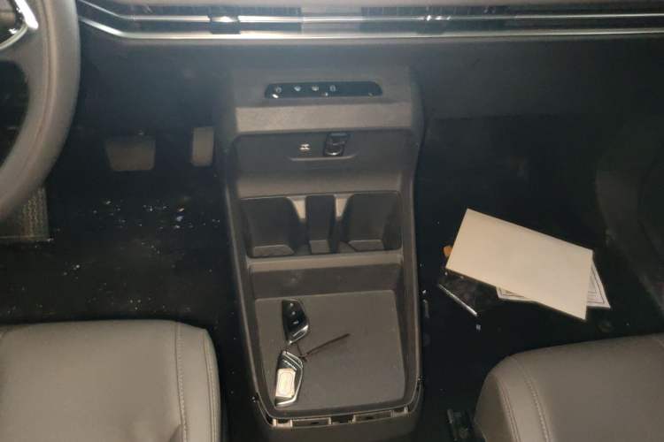 Used SAIC MAXUS Dajia 7 2024 Revised Version Super Hybrid Long-Range Edition Enjoyment Version Gear Lever