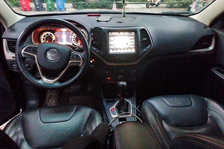 Used Jeep Cherokee 2017 2.0L Superior Edition
