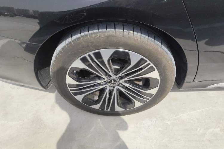 Used Mercedes-Benz E-Class New Energy 2024 E 350 e L Plug-in Hybrid Sedan Right Rear Wheel Hub
