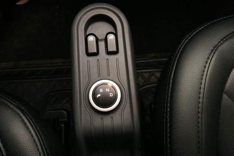 Used Wuling Hongguang MINIEV 2022 Macaron Premium Model – Lithium Iron Phosphate Gear Lever