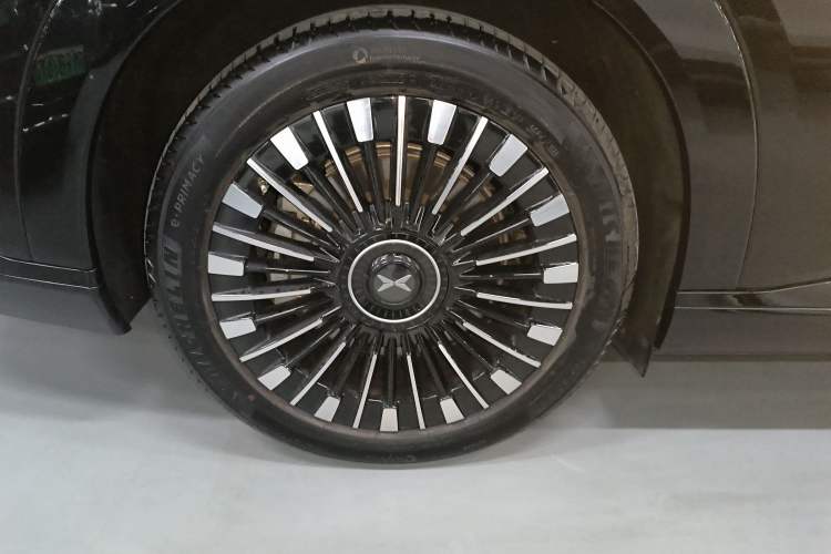 Used XPeng X9 2025 740 Ultra-Long Range Max Right Rear Wheel Hub