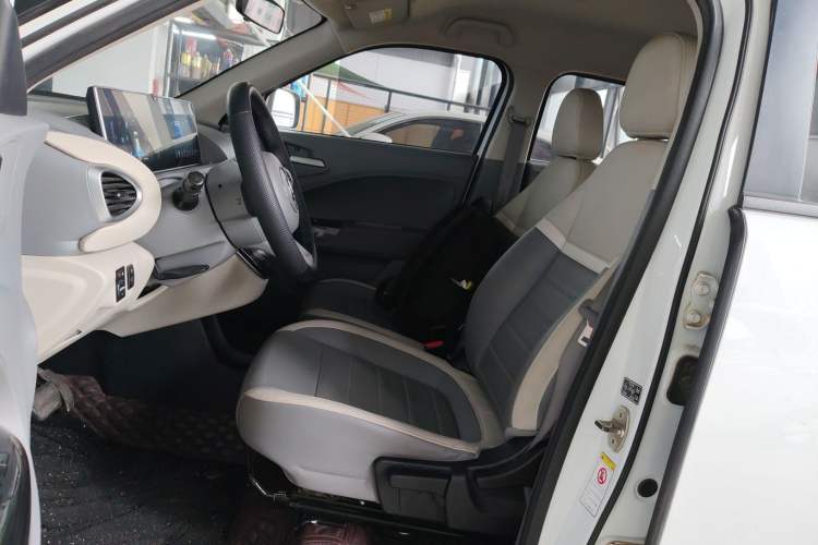 Used ORA White Cat 2022 Xiaoyue Mao Edition 360 km Luxury Model Lithium NMC Left Front Seat