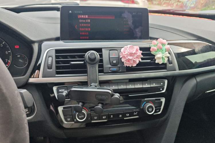 Used BMW 3 Series GT 2019 320i M Sport Package Audio And AC Panel