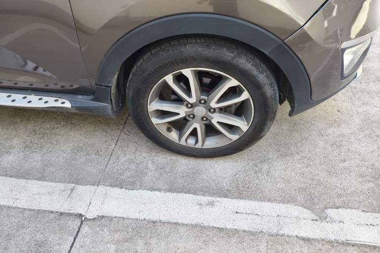 Used Kia Sportage R 2011 2.4L Automatic 4x4 Premium Edition Right Front Wheel Hub