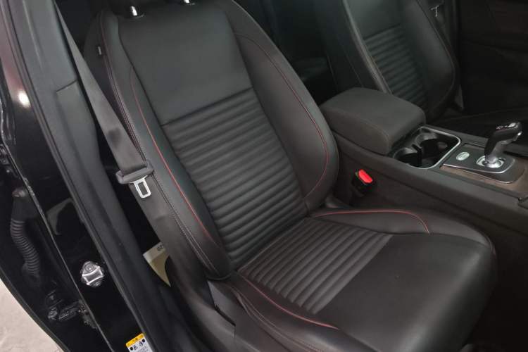 Used Land Rover Discovery Sport 2020 249 PS R-Dynamic Performance Tech Edition 5 Seats Right Front Seat