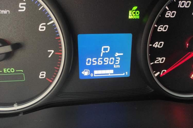 Used Mitsubishi Outlander 2018 2.0L Two-Wheel Drive Glory Edition 5 Seats Odometer Close Up