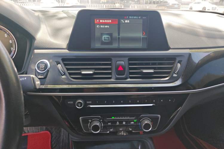 Used BMW 1 Series 2018 118i Sport Edition Audio And AC Panel