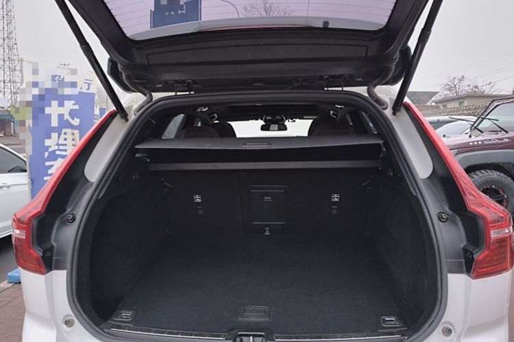 Used Volvo XC60 2022 B5 4x4 Zhiyi Luxury Edition
