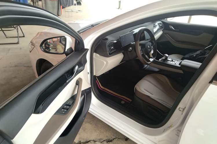 Used BYD Qin PLUS 2024 HONOR Edition DM-i 55KM Leading Model Driver Seat