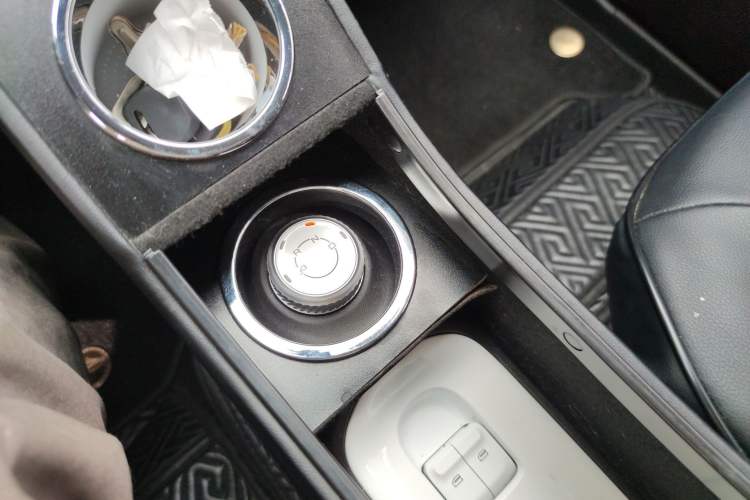 Used Wuling Hongguang MINIEV 2022 GAMEBOY 300km Enthusiast Model with Lithium Iron Phosphate Gear Lever