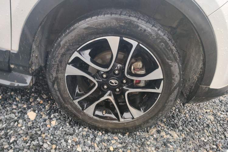 Used Soueast DX7 2017 1.5T Manual Luxury Model Right Front Wheel Hub