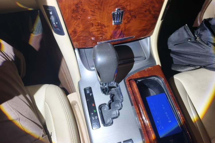 Used Toyota Crown 2012 2.5L Royal Leather Edition
