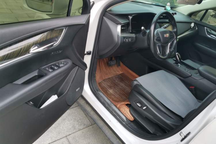 Used Cadillac XT5 2017 Anniversary Edition 25T Luxury Model
