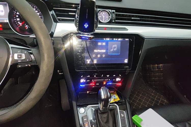 Used Volkswagen Magotan GTE Plug-in Hybrid 2020 GTE Luxury Model Audio And AC Panel