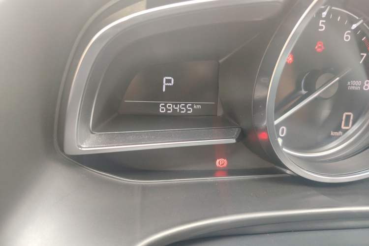 Used Mazda 3 Axela 2017 Sedan 2.0L Automatic Flagship Model China V Standard Odometer Close Up