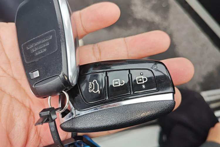 Used Hyundai Grand SantaFe 2013 3.0L 7-Seater Four-Wheel-Drive Comfort Edition Vehicle Key