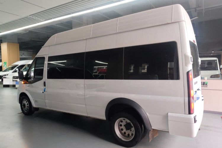 Used JMC Fushun 2023 2.0T Manual Diesel Long-Wheelbase High-Roof Business Van with Dual Rear Tires 6–9 Seats
