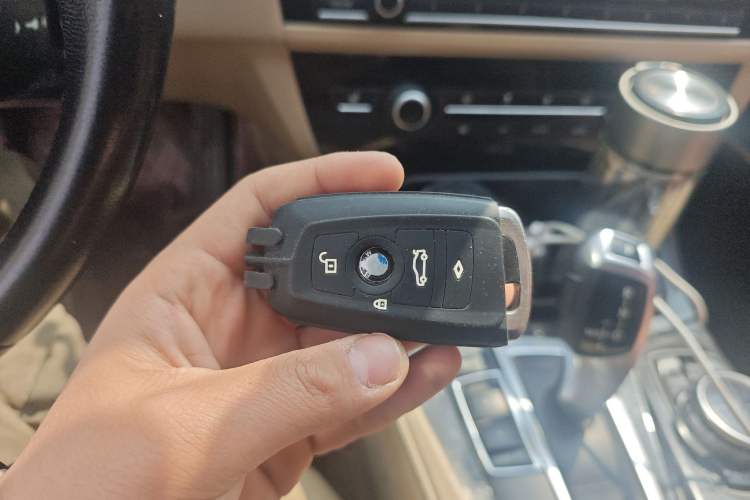 Used BMW 5 Series 2013 525Li Luxury Model
