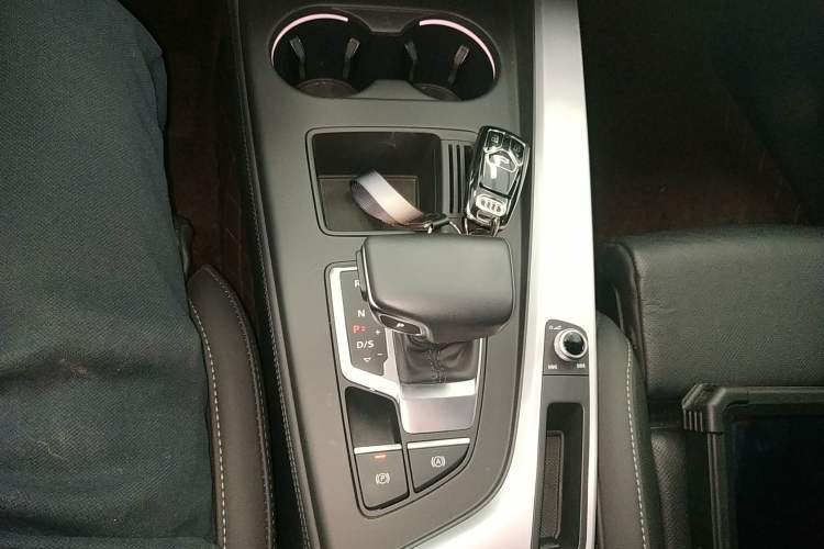 Used Audi A4L 2022 40 TFSI Luxury Dynamic Model