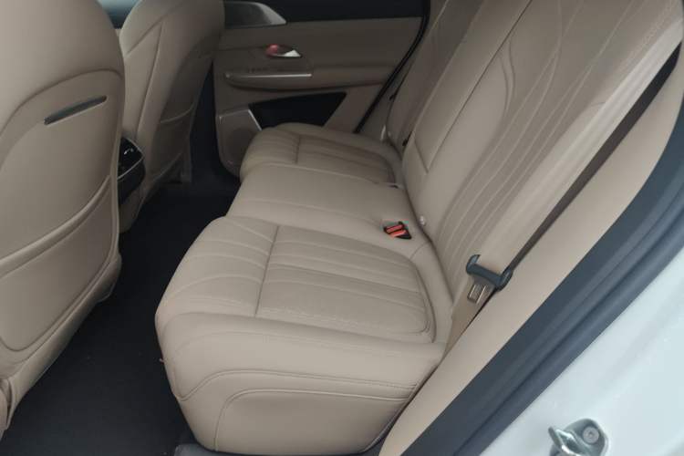 Used XPeng G9 2025 625 Long-Range Max Interior 4