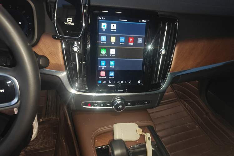 Used Volvo S90 2023 B5 Zhiyi Luxury Edition Audio And AC Panel