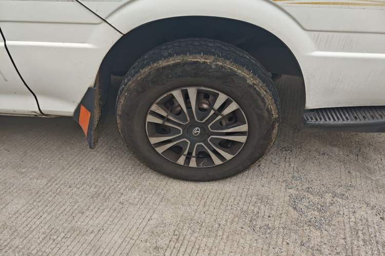 Used Jinbei Hiace 2011 2.0L 5th Generation Kuaiyunwang Standard Version 4G19 Right Front Wheel Hub