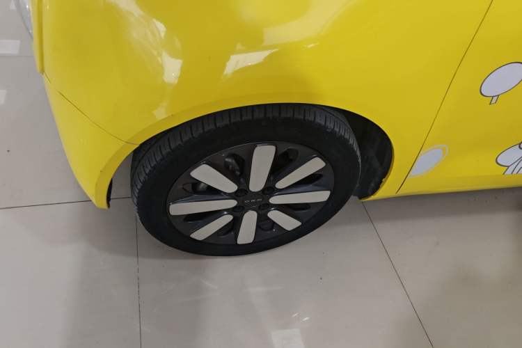 Used ORA Black Cat 2021 351 km Luxury Version Left Front Wheel Hub