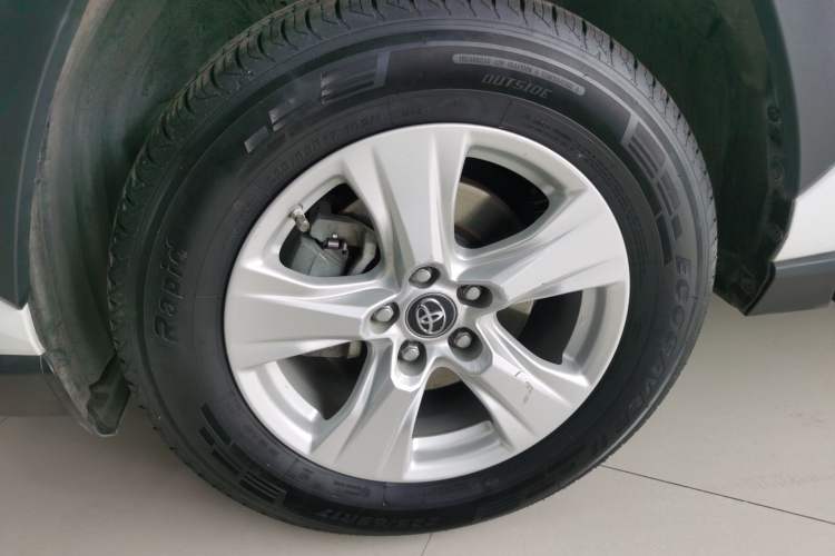 Used Toyota RAV4 2021 2.0L CVT Two-Wheel Drive Urban Edition Left Front Wheel Hub