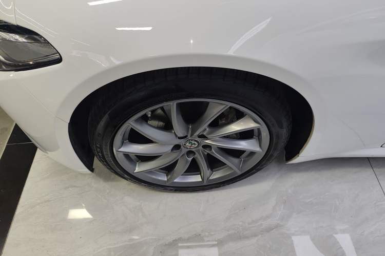 Used Alfa Romeo Giulia 2017 2.0T 200HP Luxury Edition
